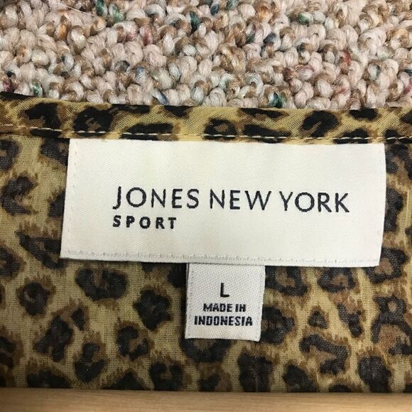 Jones New York animal print top    Size Large - Picture 5 of 5